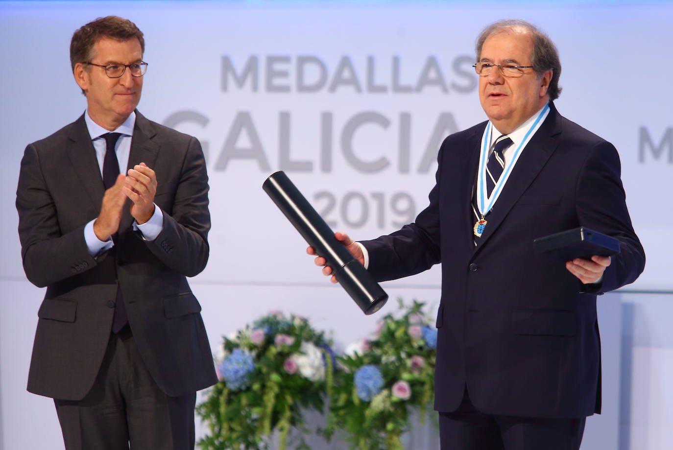 Juan Vicente Herrera subraya la «apuesta por una política que suma» al recibir la Medalla de Galicia