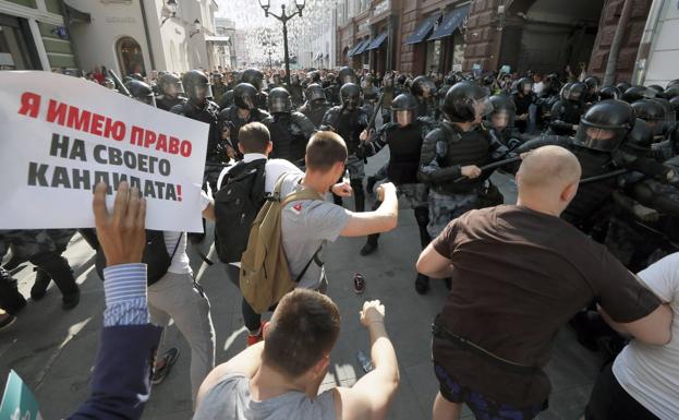 Casi 1.400 detenidos en la manifestación del sábado en Moscú