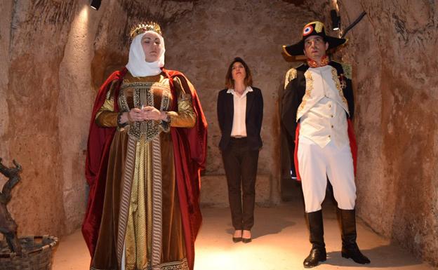 Casi un millar de personas han disfrutado de las visitas teatralizadas a las bodegas de Aranda de Duero