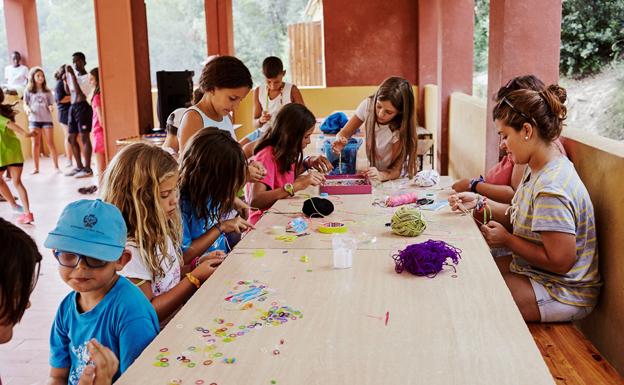 16 chicos y chicas en situación vulnerable de Burgos participan en las actividades de ocio y saludables de CaixaProinfancia