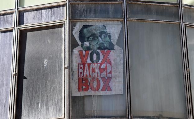 Aparece un cartel contra Vox y Ortega Lara en pleno centro de Burgos