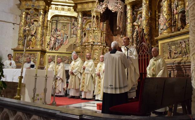 Burgos pide a Santa María la Mayor una sociedad «más justa, más acogedora y humana»