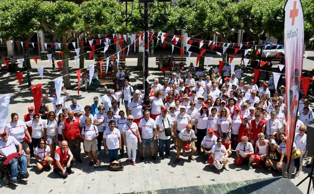 Agés echa a andar en una marcha solidaria en apoyo a la Cruz Roja