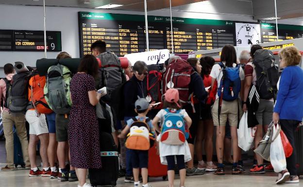 Las vacaciones de agosto terminan con huelgas en Renfe, Ryanair y los aeropuertos