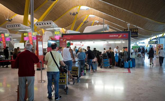 Pocas colas y ningún incidente destacado en las huelgas en Renfe y los aeropuertos