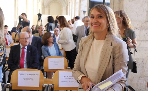 La consejera de Educación ve posible implantar la jornada de 35 horas para los profesores durante este curso