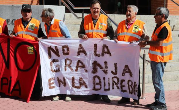 Ecologistas en Acción denuncia que la macrogranja de Llano de Bureba se sitúa a solo 3 kilómetros del centro y el estudio es de «ínfima calidad»