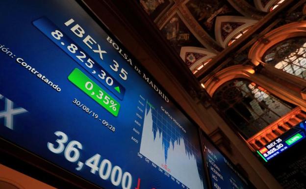 El Ibex-35 cierra a las puertas de los 9.000 con los bancos disparados