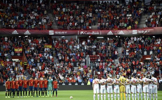 Fallece un joven con discapacidad a las puertas de El Molinón antes del España-Islas Feroe