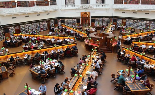 Los españoles con títulos universitarios ganan un 57% más que los que tienen estudios secundarios