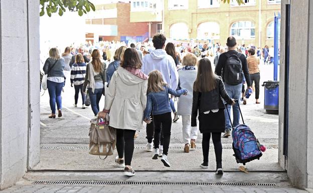 Las clases de Infantil y Primaria pierden 136 alumnos, mientras que la FP suma 595 estudiantes