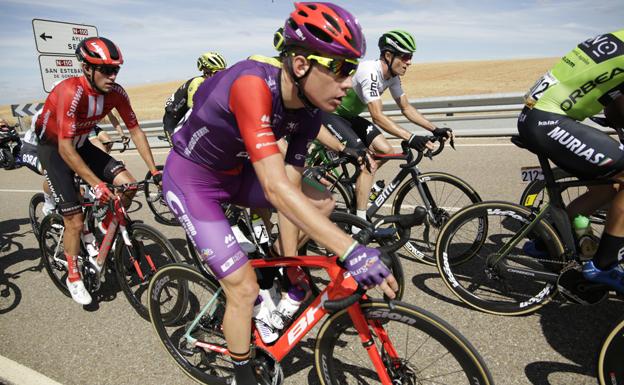 El fuerte viento pone a prueba al Burgos BH en La Vuelta