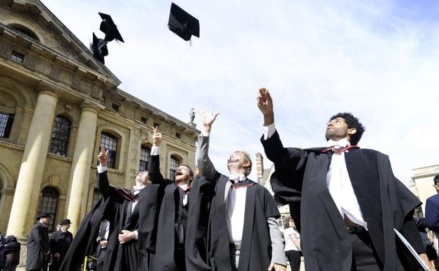 Reino Unido permitirá a los estudiantes extranjeros quedarse en el país dos años tras graduarse