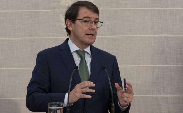 Mañueco pide al Gobierno que «coordine medidas» para «garantizar el recambio generacional médico»