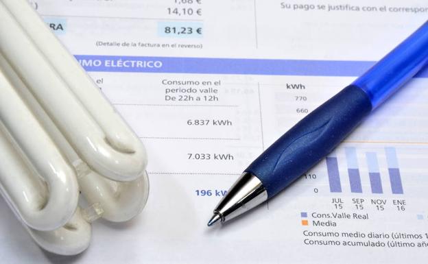 El Gobierno quiere que la CNMC reduzca más el peso de la parte fija del recibo eléctrico