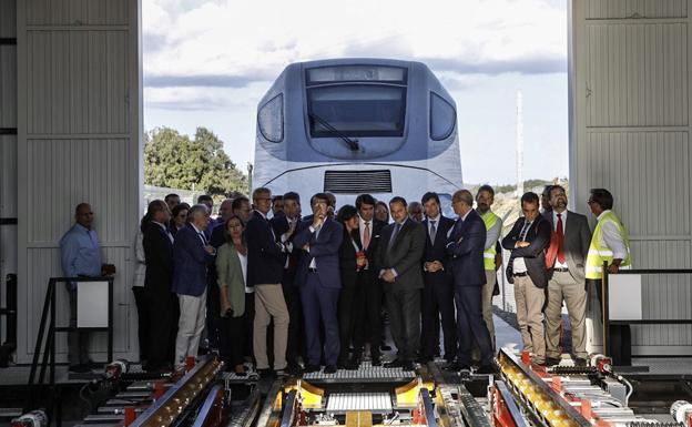 Mañueco exige al Gobierno el impulso «decidido» de las autovías pendientes en Castilla y León