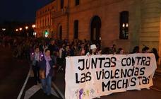 Burgos se ha teñido de violeta en la marcha nocturna contra la violencia de género