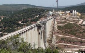 Castrovido encara el otoño con remates en la presa principal, el cierre de la presa de cola e instalaciones complementarias