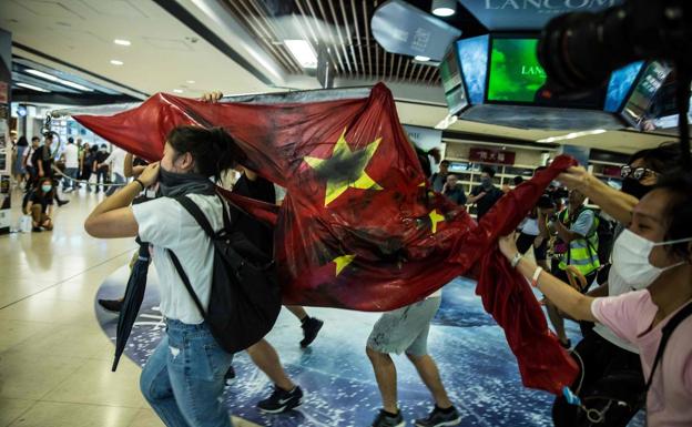 Los manifestantes de Hong Kong vuelven a tomar varios centros comerciales