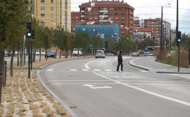 La oposición obliga al Ayuntamiento a replantearse el uso exclusivo de un carril del Bulevar para los autobuses