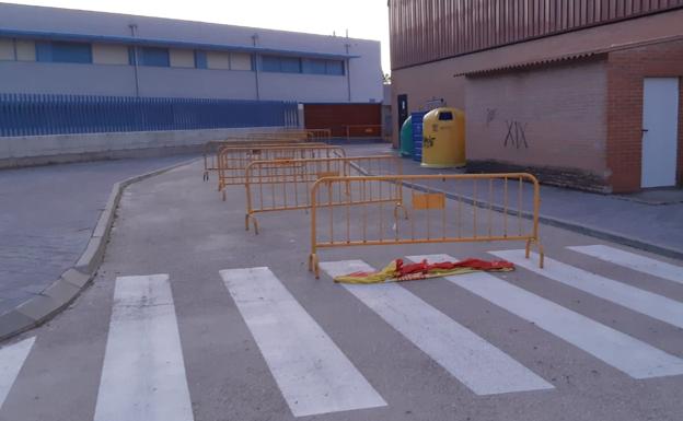 Denuncian el robo de las banderas del instituto Valle de Arlanza de Lerma