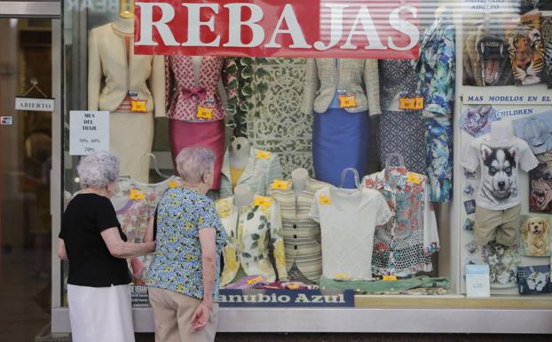 La economía marca su menor ritmo en tres años por la caída del consumo