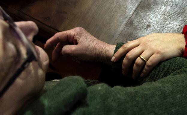 Los servicios de teleasistencia de Cruz Roja en Burgos atienden a cerca de 2.500 personas