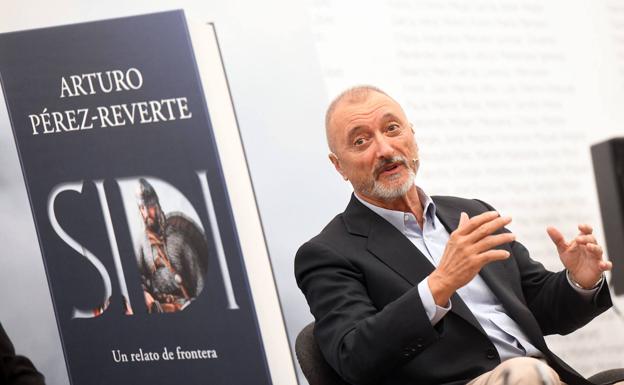 Pérez Reverte ve su última novela como un «manual de liderazgo»