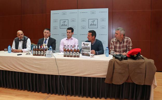 Banquetes y vermús ambientados en Berlín oriental para conmemorar la caída del Muro