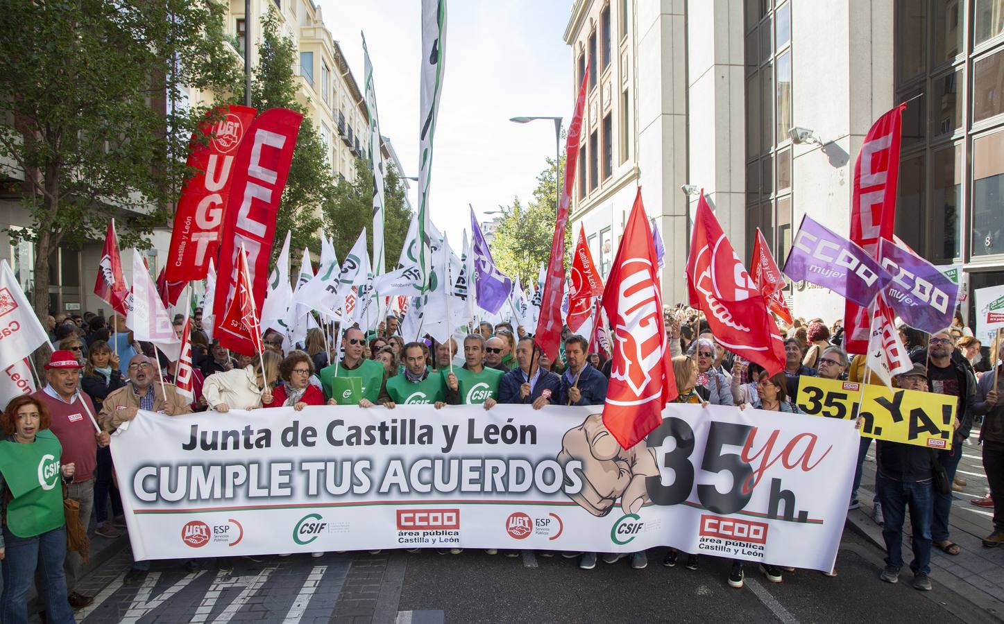 Concentración de funcionarios en Valladolid por la jornada semanal de 35 horas