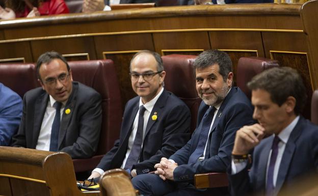 El Constitucional investigará la suspensión como diputados de Rull, Sànchez y Turull