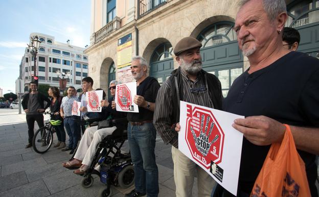 Burgos se suma al paro con una concentración para visibilizar el problema de la despoblación