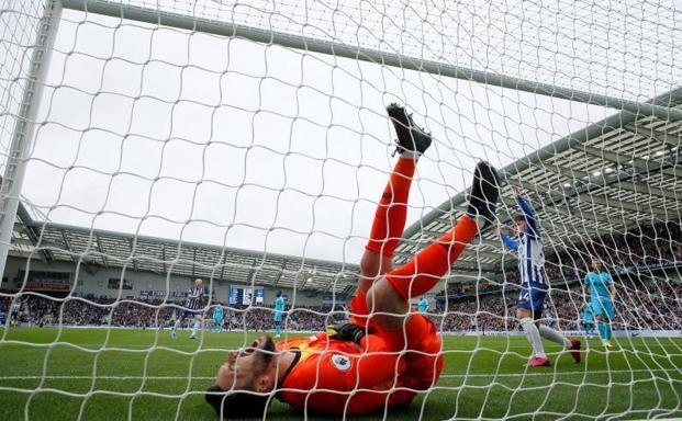 Lloris se lesiona tras encajar un gol con un triste Tottenham