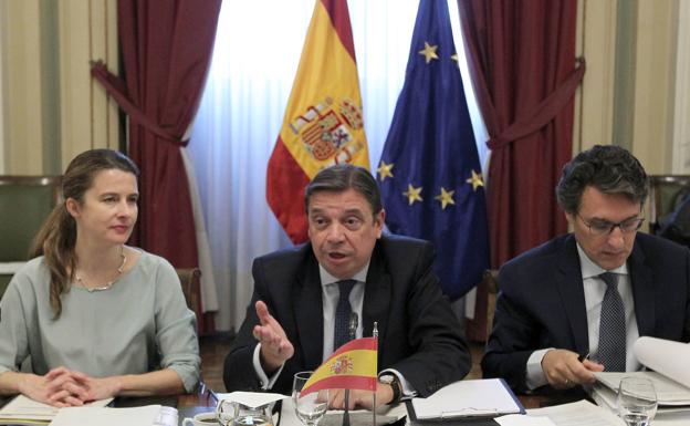 Gobierno y comunidades se unen para pedir firmeza a la UE contra los aranceles