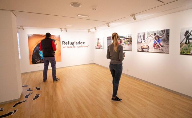 La Fundación Caja de Burgos inaugura la exposición 'Refugiados: un camino, ¿un futuro?'