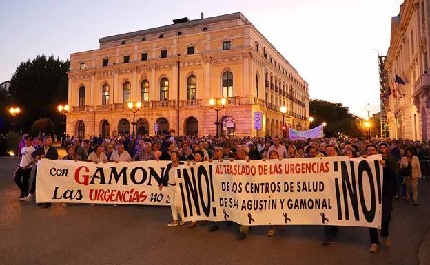 Las calles se llenan de gritos contra la «absurda» medida de unificar los PAC de Atención Primaria en el Divino Valles