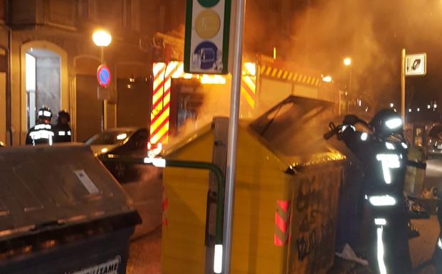 Los Bomberos de Burgos sofocan varios incendios en contenedores de la capital