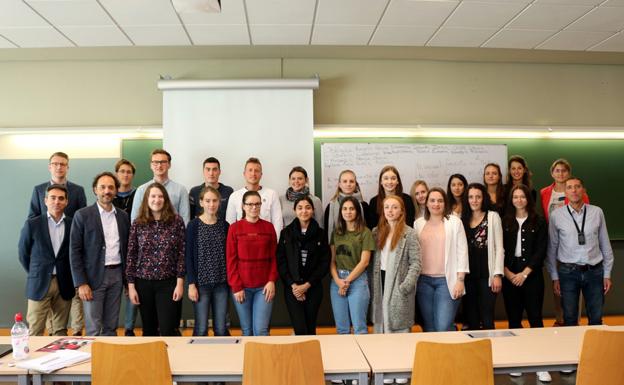 20 estudiantes alemanes y dos profesores de Offenburg University asisten a un curso de negocios en la UBU