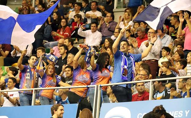 Se quema el marcador del Coliseum y el público se vuelve 'loco'