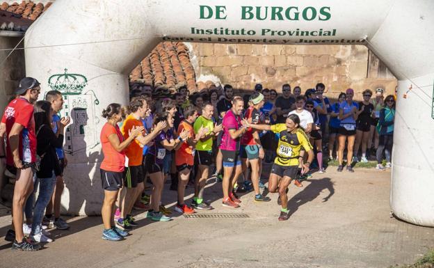 Más de 1.200 deportistas participan en la séptima edición de la marcha Demandasaurus