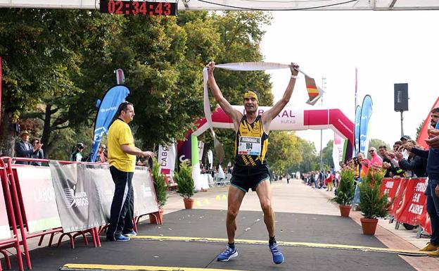 Héctor Franco, Rebeca Ruiz, Óscar Cavia y Mónica Gutiérrez, nombres propios de un maratón monumental