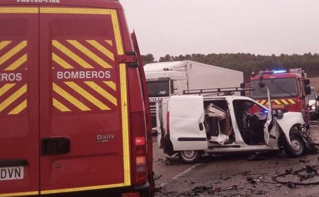 Muere el conductor de una furgoneta tras colisionar frontalmente contra un camión en Medina de Rioseco