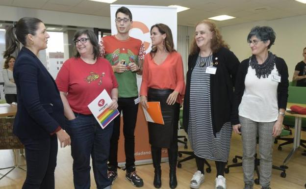 La ley de igualdad sexual que impulsa la Junta divide a los colectivos LGTBI+