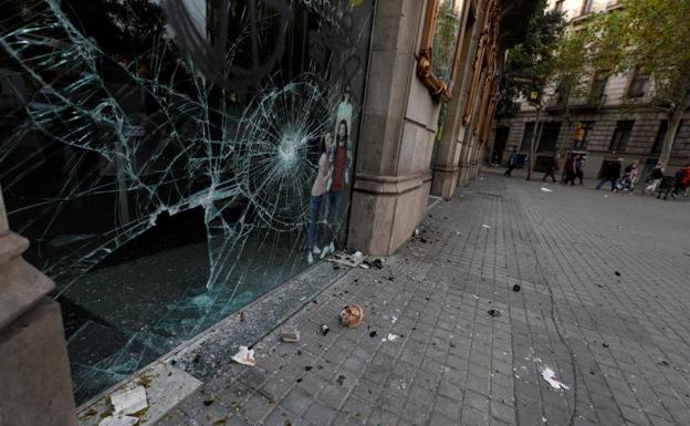 Barcelona despierta con cicatrices tras una noche de fuerte violencia