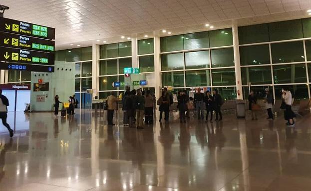 Varias horas de retraso en el vuelo a Barcelona del viernes por los disturbios