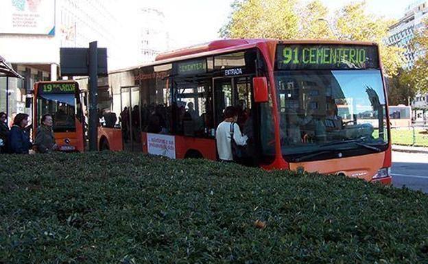 Autobuses Urbanos ofrece un servicio especial al Cementerio de San José por la Festividad de Todos los Santos
