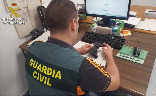 La Guardia Civil detiene en Alicante a dos personas que han estafado por internet a vecinos de 17 provincias, entre ellas Burgos