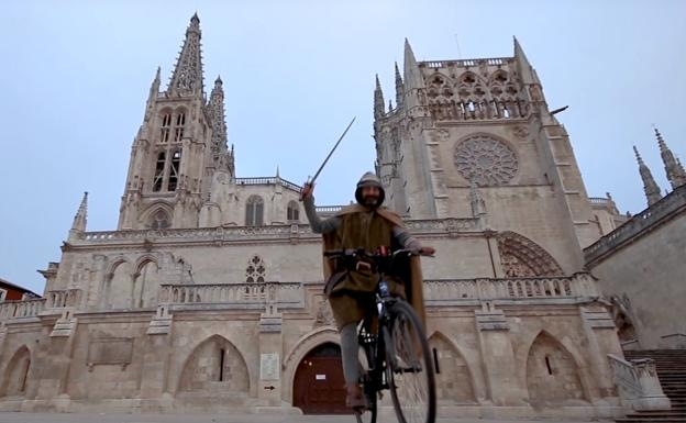 El Cid 'resucita' para enseñar a los burgaleses cómo andar en bici