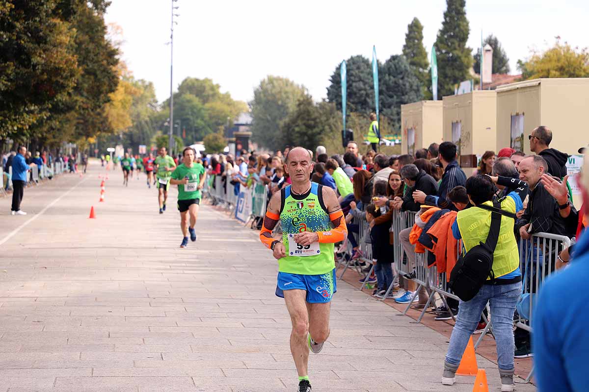 Más de 400 corredores se han dado cita en Burgos para superar la Carrera Popular 10 km de Cajaviva