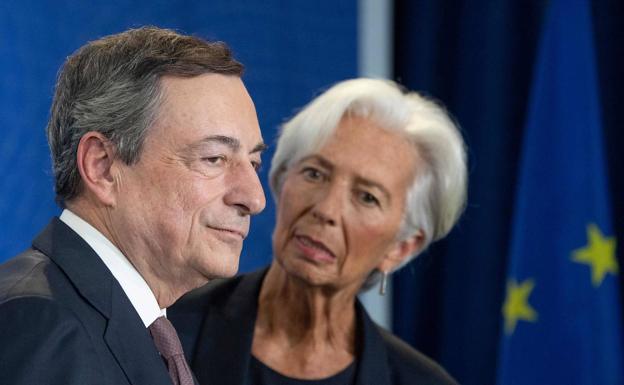 Los grandes líderes europeos ensalzan la figura de Mario Draghi en su despedida